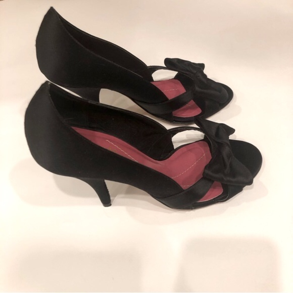 Kate Spade Hera black satin high heeled pumps